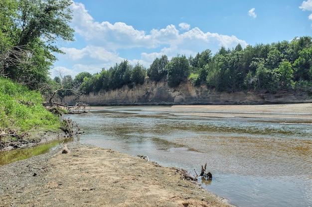 Een schilderachtig uitzicht op de rivier
