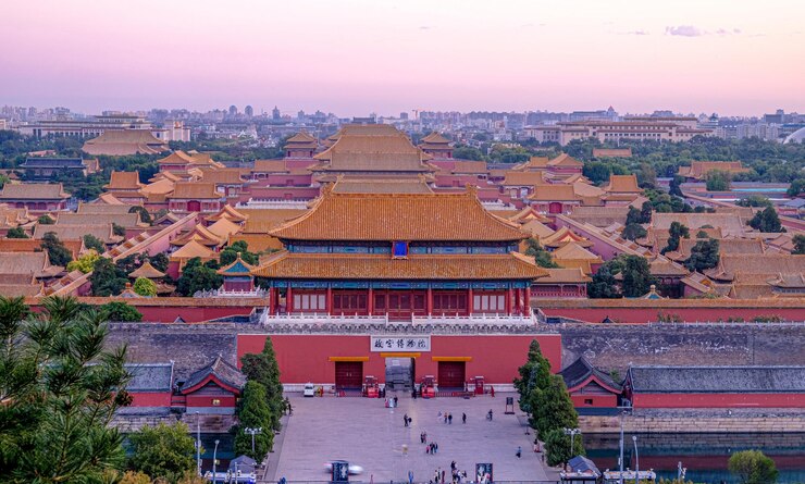 Een schilderachtig uitzicht op de Verboden Stad vanaf het Jingshan park bij zonsondergang