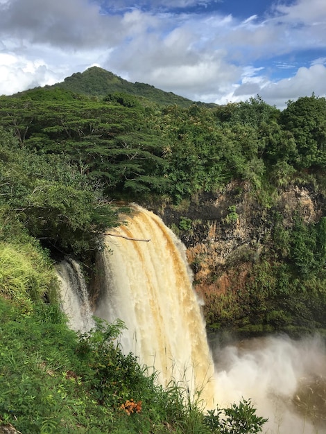 Een schilderachtig uitzicht op de Wailua-watervallen