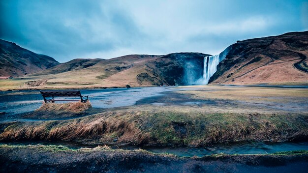 Foto een schilderachtig uitzicht op de waterval