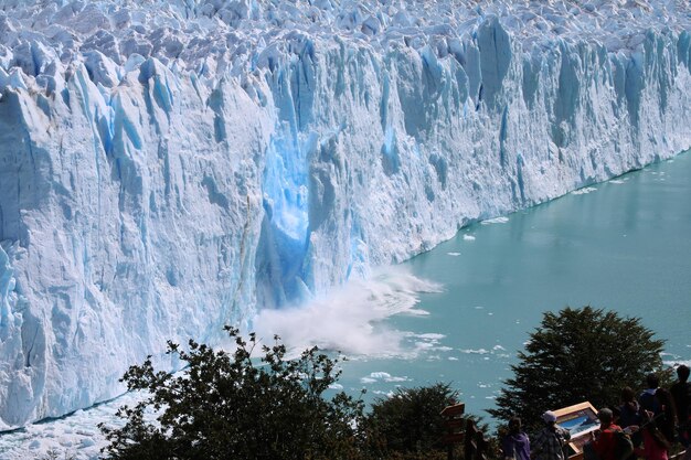 Foto een schilderachtig uitzicht op de waterval