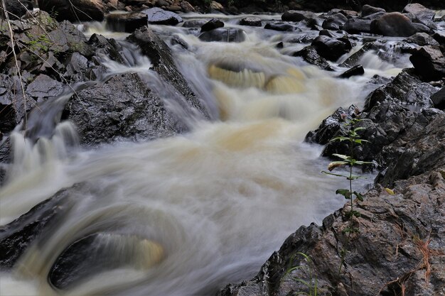 Een schilderachtig uitzicht op de waterval