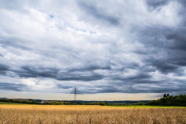 Foto een schilderachtig uitzicht op een landbouwveld tegen de lucht