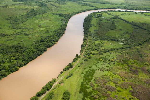 Foto een schilderachtig uitzicht op een landbouwveld