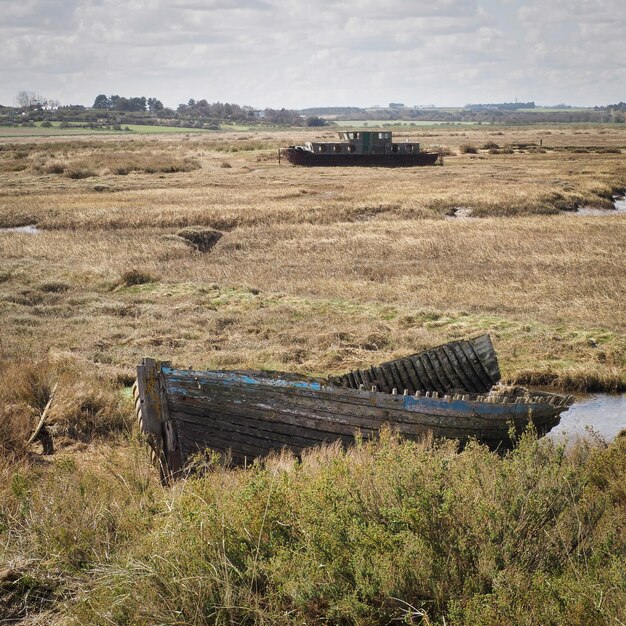 Foto een schilderachtig uitzicht op een landbouwveld.