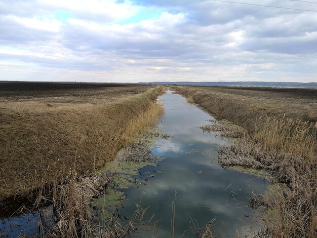 Foto een schilderachtig uitzicht op het land tegen de lucht