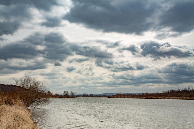 Foto een schilderachtig uitzicht op het land tegen de lucht