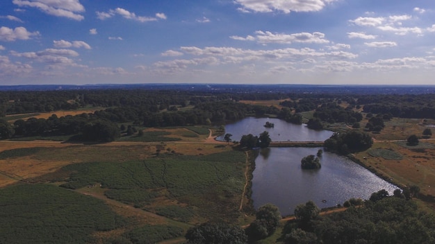 Een schilderachtig uitzicht op het landschap tegen de lucht