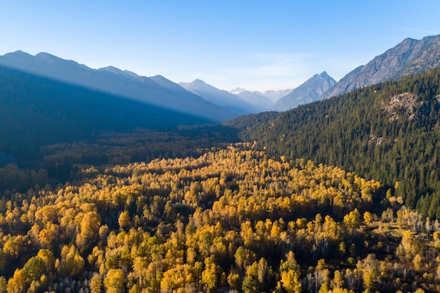 Een schilderachtig uitzicht op het landschap tegen de lucht