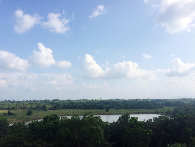 Foto een schilderachtig uitzicht op het landschap tegen de lucht