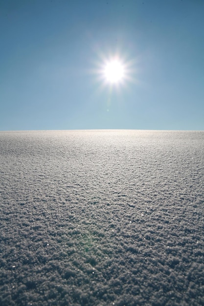 Een schilderachtig uitzicht op het landschap tegen een heldere lucht