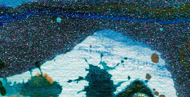 Foto een schilderij van een berg met een blauwe en groene achtergrond.