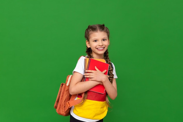 Een schoolmeisje met Duitstalige schoolboeken
