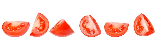 Een set van in vieren gesneden tomaten vanuit verschillende invalshoeken geïsoleerd