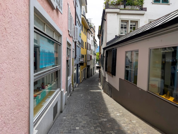 Een smal steegje in het centrum van Zürich