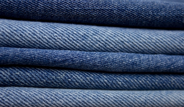 Een stapel denim kleur denim close-up textuur