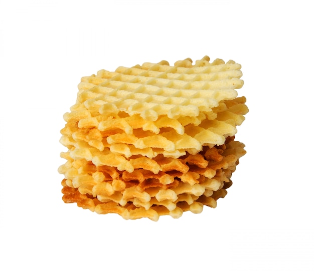 Een stapel gouden ronde geïsoleerde wafels.