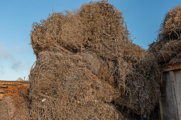 een stapel schroot voor recycling