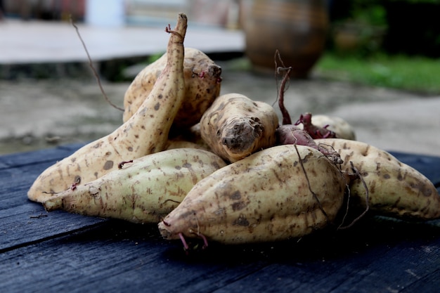 Een stapel zoete aardappelen