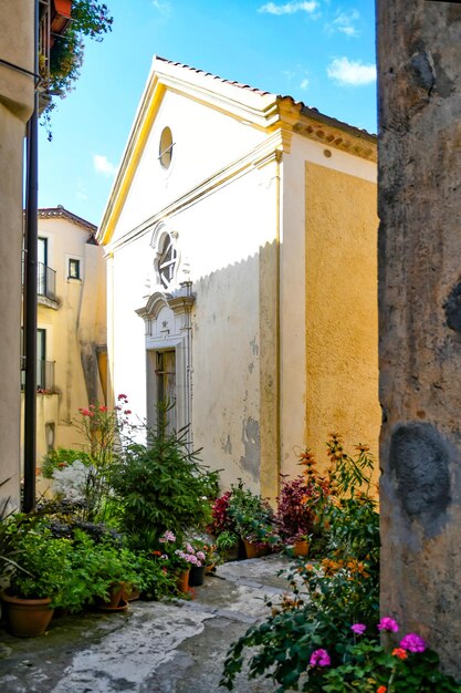 Een straat in het historische centrum van Rivello, een middeleeuwse stad in de regio Basilicata in Italië