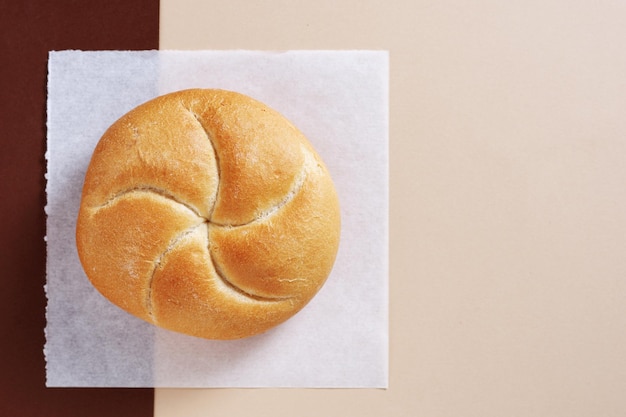 Een stukje klein brood.