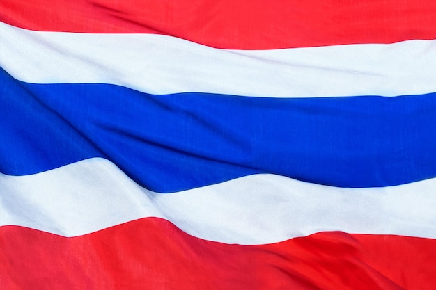 Een Thaise vlag met rode witte en blauwe strepen