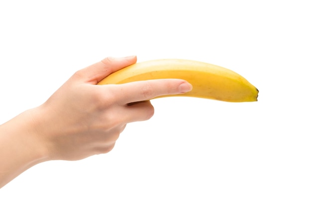 Een tros bananen in de hand van de vrouw geïsoleerd op een witte achtergrond