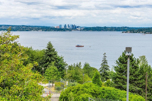 Foto een uitzicht op bellevue washington over lake washington