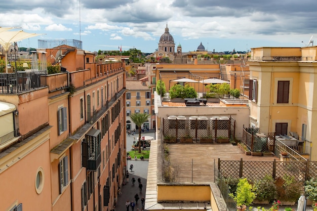 Foto een uitzicht op de stad rome vanaf het dak van een gebouw