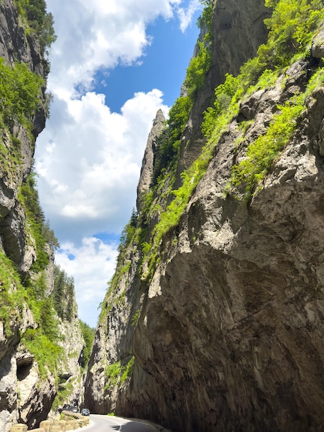 Foto een verbazingwekkend mooie weg in een prachtige canyon.