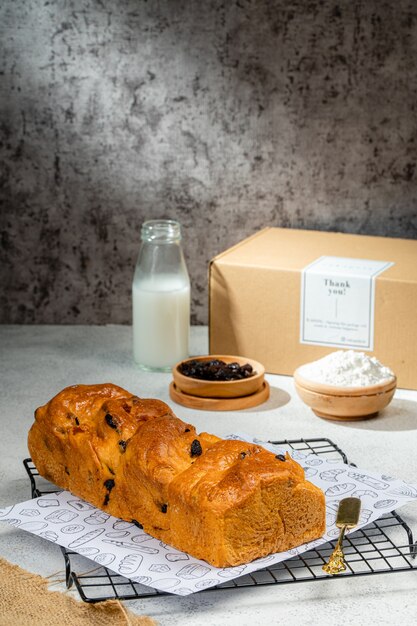 een vers gebakken Chocolade Babka of Brioche Brood