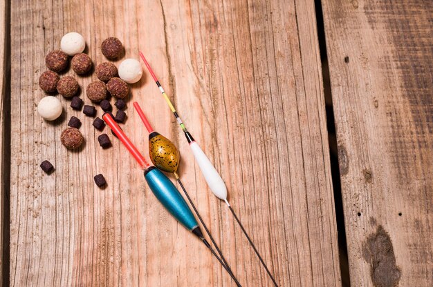 Een verscheidenheid aan boilies en pellets voor de karpervisserij Verschillende aas en visvlootjes Boilies and pellets