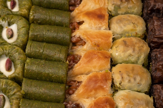 Een verscheidenheid aan Turkse zoete baklava Walnootbaklava
