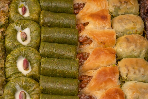 Een verscheidenheid aan Turkse zoete baklava Walnootbaklava