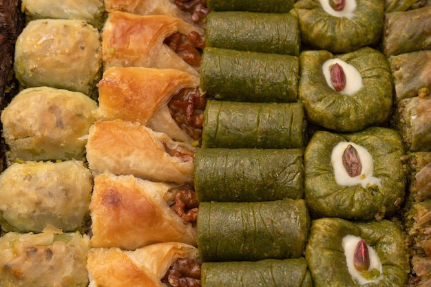 Een verscheidenheid aan Turkse zoete baklava Walnootbaklava