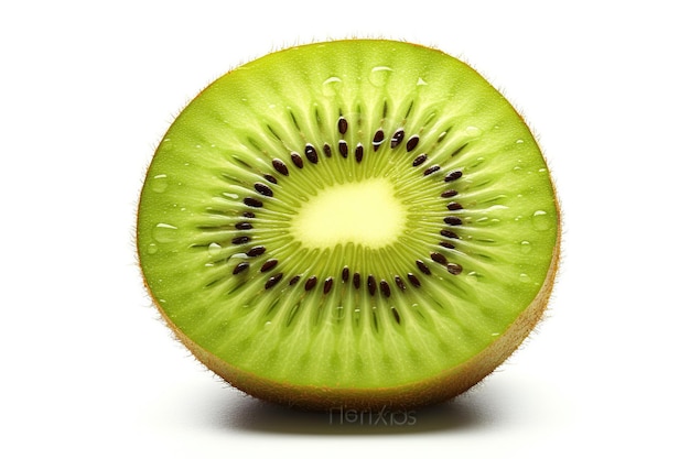 Een verse kiwi-slice geïsoleerd op een lege achtergrond