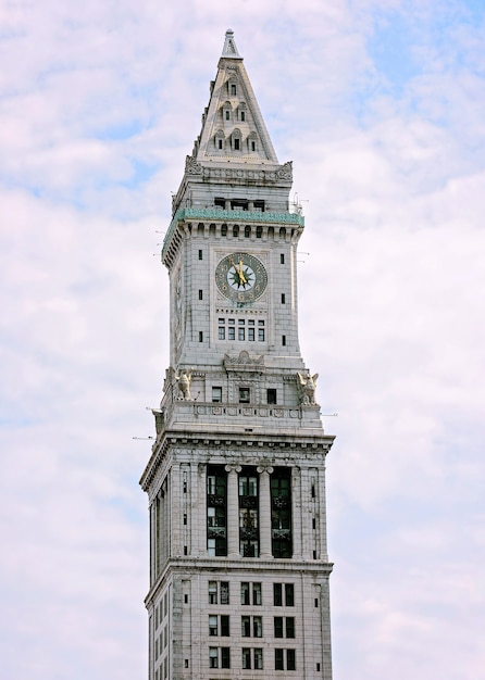 Een verticaal schot van de Custom House-toren in Boston