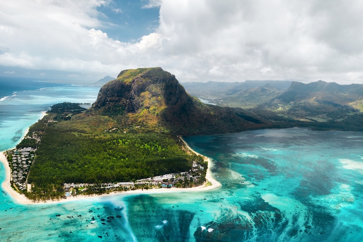 Een vogelvlucht van Le Morne Brabant op het eiland Mauritius.