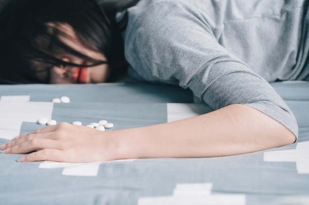 Een vrouw die aan een depressie lijdt, veroorzaakt een overdosis die haar leven verwoest