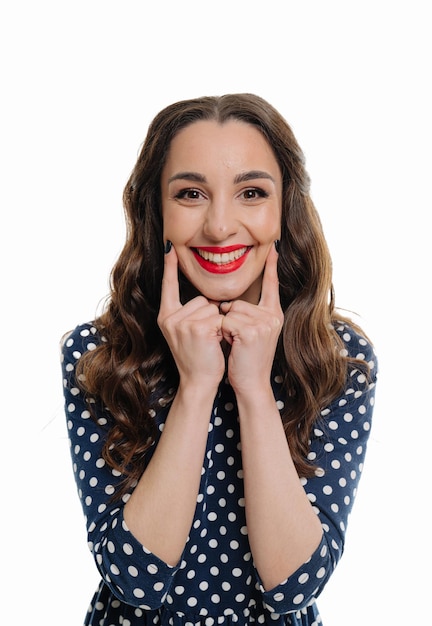 Een vrouw in diepe nood die haar gezicht met haar handen bedekt een vrouw met haar handen op haar gezicht