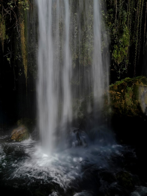 Een waterval in de bergen