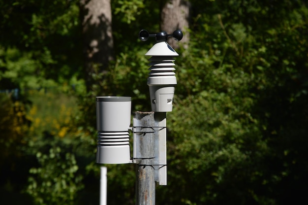 Een weerstation in de tuin.