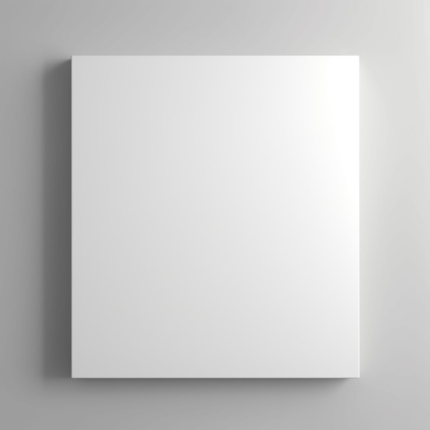Een wit vierkant kunstwerk staat op een muur.