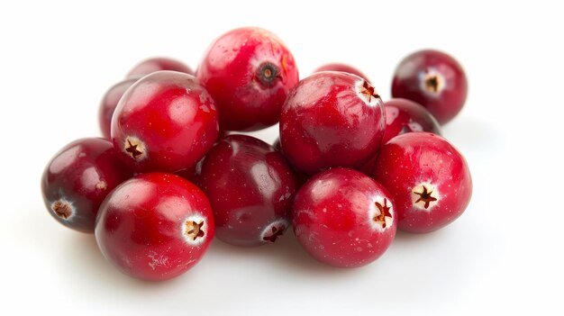 Een witte achtergrond wordt omringd door verse cranberries