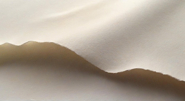 een witte doek met een schaduw erop