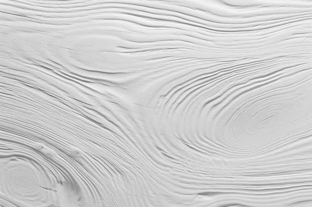 Een witte muur met golvende lijnen en lijnen die op golven lijken.