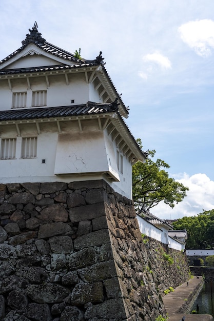 een witte oude tempel van Japan