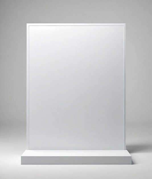 een witte vierkante spiegel op een grijze achtergrond