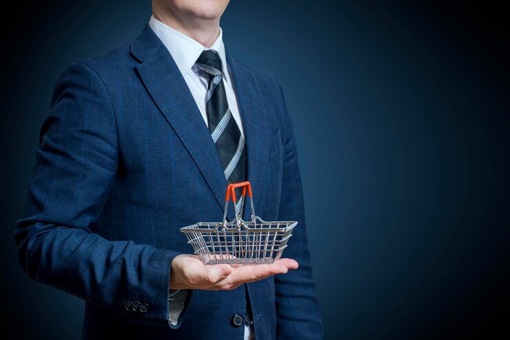 Foto een zakenman met een winkelmand in zijn hand.