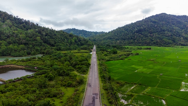 Een zeer mooie foto van de zuidwestelijke weg van Aceh